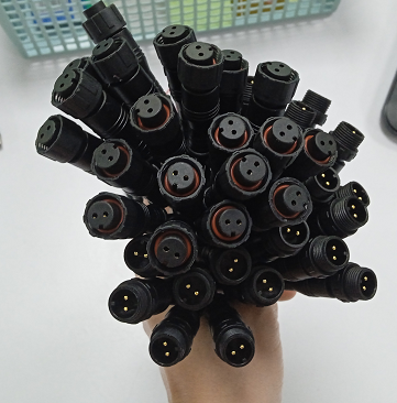 What are the advantages of Kenhon technology waterproof connector?